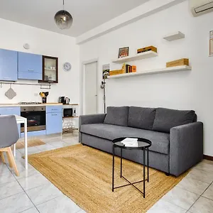 https://casa-azzurra-citta-studi.italymilanhotels.net
